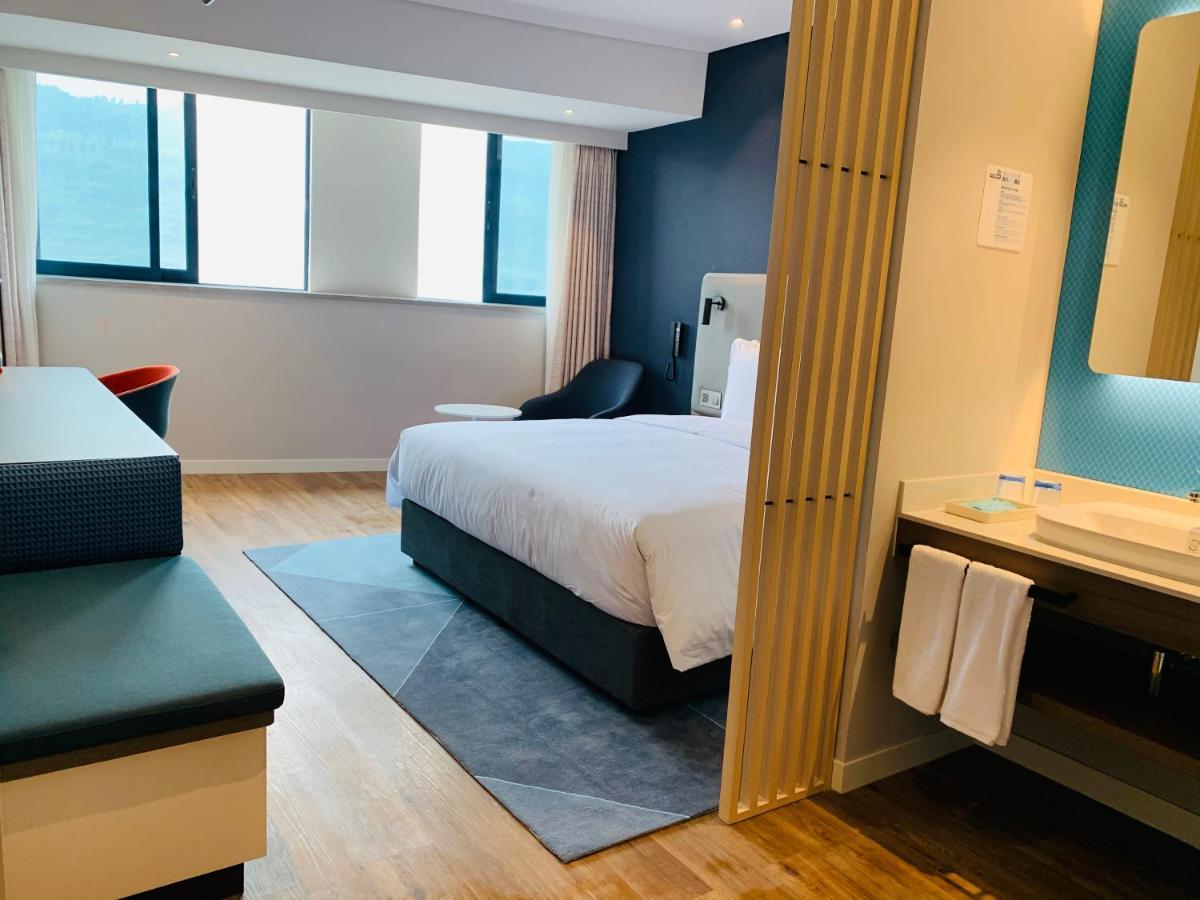 Holiday Inn Express Chongqing Airport Zone By Ihg Екстер'єр фото